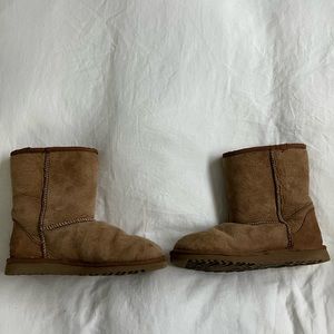 Ugg Classic Short boot size 5